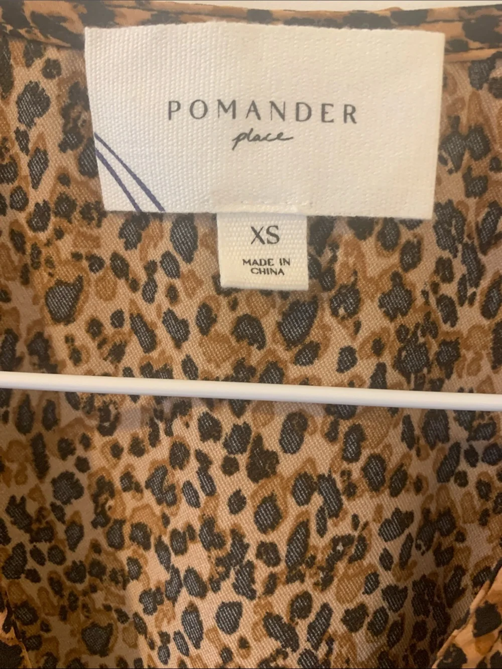 Tuckernuck size XS Pomander Place Leopard Print V-Neck Blouse in Brown and Black
